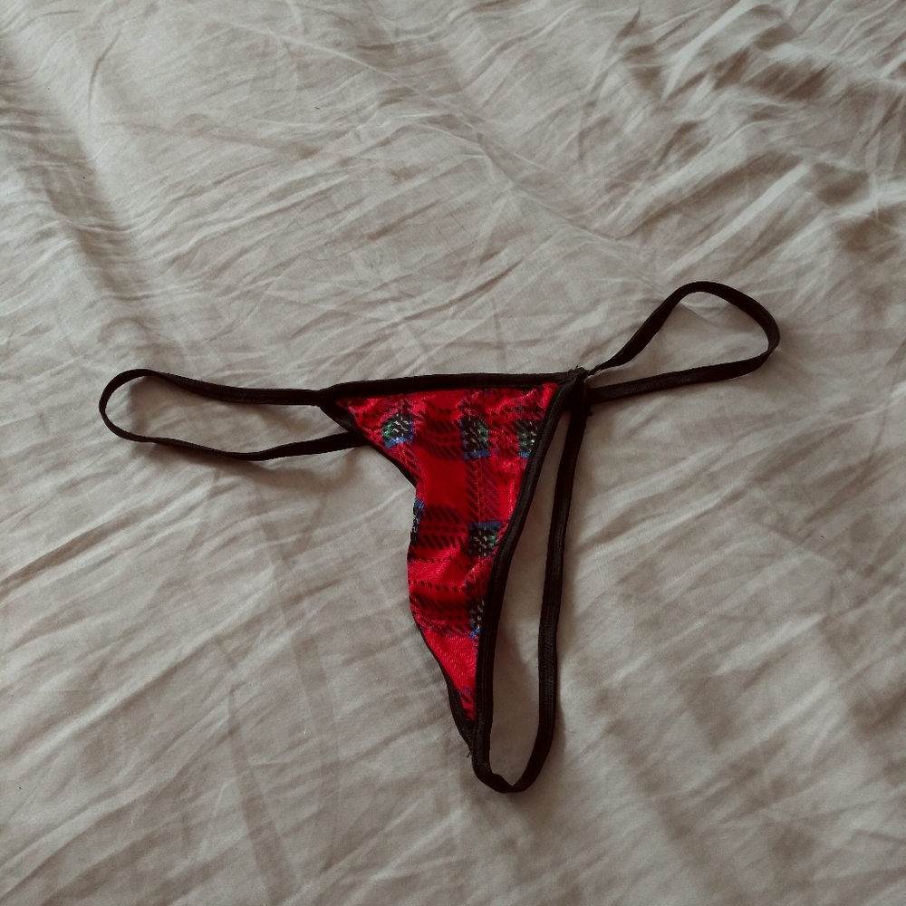 G-strings - Picture 2 of 3